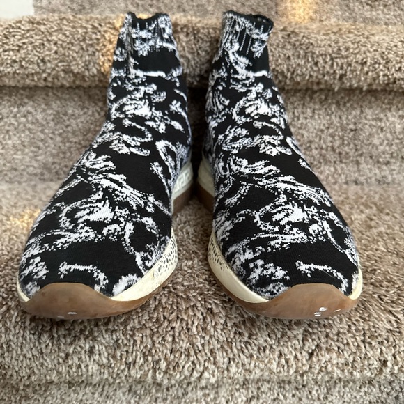 Versace Men’s Black and White Patterned Knit Sock Sneakers - Picture 4 of 12
